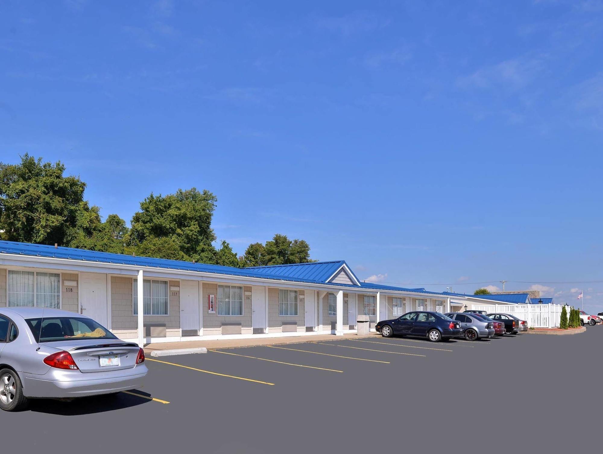 Americas Best Value Inn & Suites St Clairsville Wheeling St. Clairsville Exterior foto